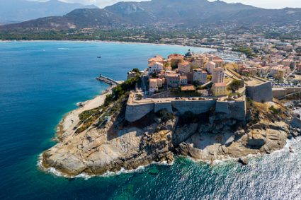 Quels genres d‘aventures les touristes peuvent-ils vivre en Corse?