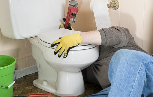 réparer une toilette qui coule